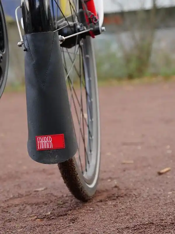 FAHRER Mudguard Latz Urban Mud flap model Urban, made of recycled advertisement banner or truck tarpaulin. Made in Berlin. Length 21 Osta Verkossa